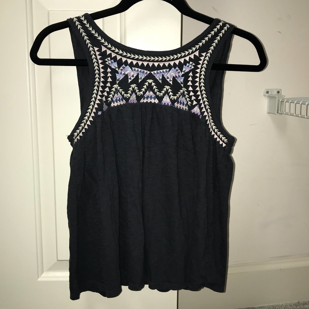 american eagle gray embroidered tank top